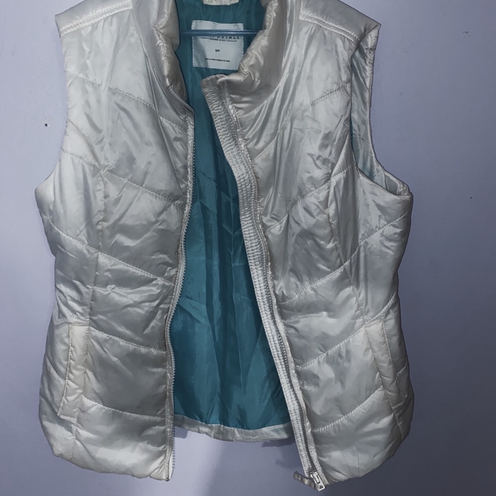 White Aeropostale vest